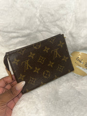 LV Toiletry 15