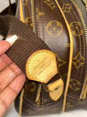 LV Monogram Reporter