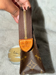 LV Monogram Toiletry 19
