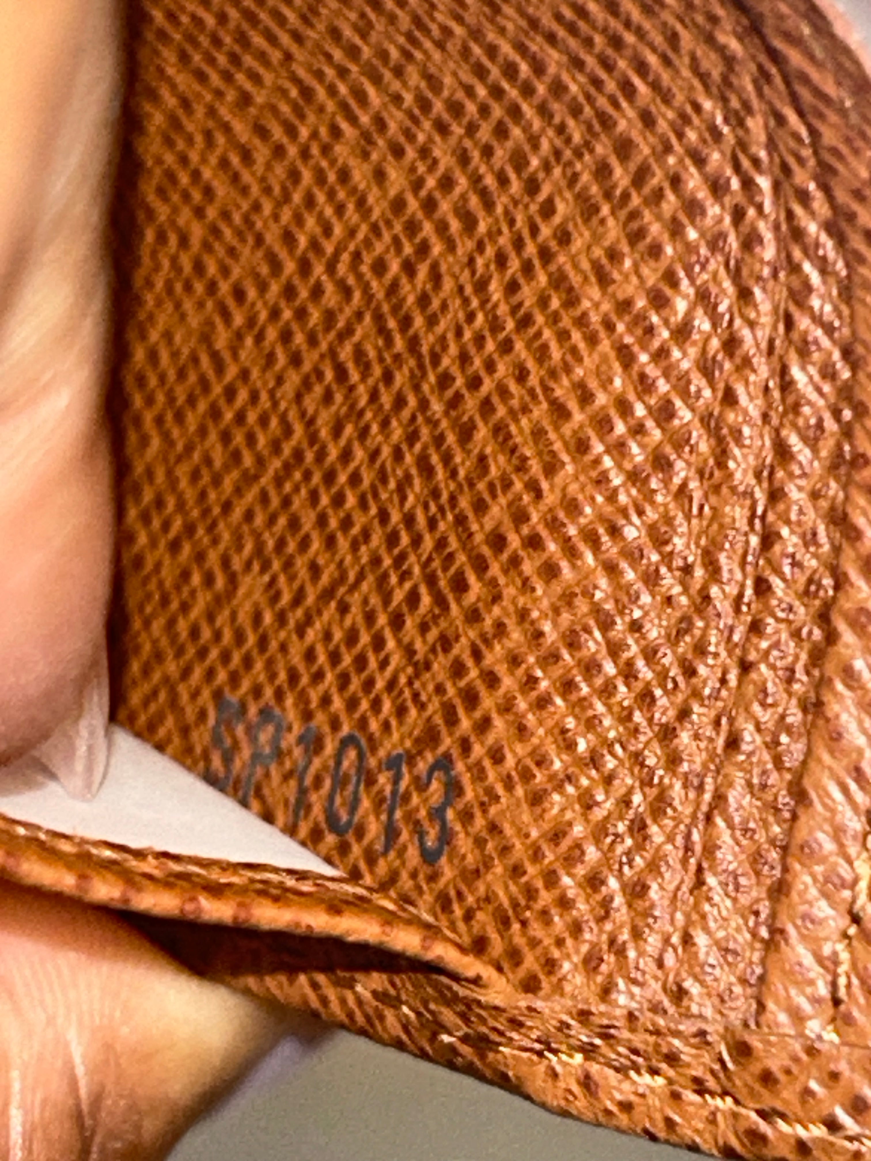 LV Taiga Organizer Card Case