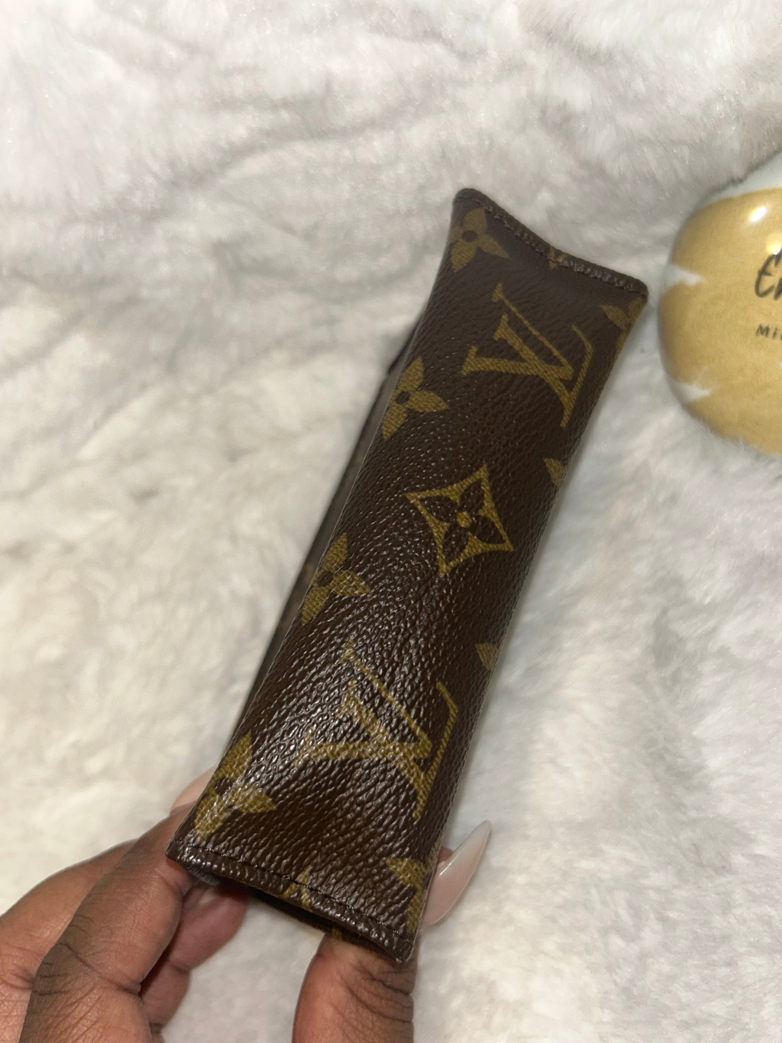 LV Toiletry 15