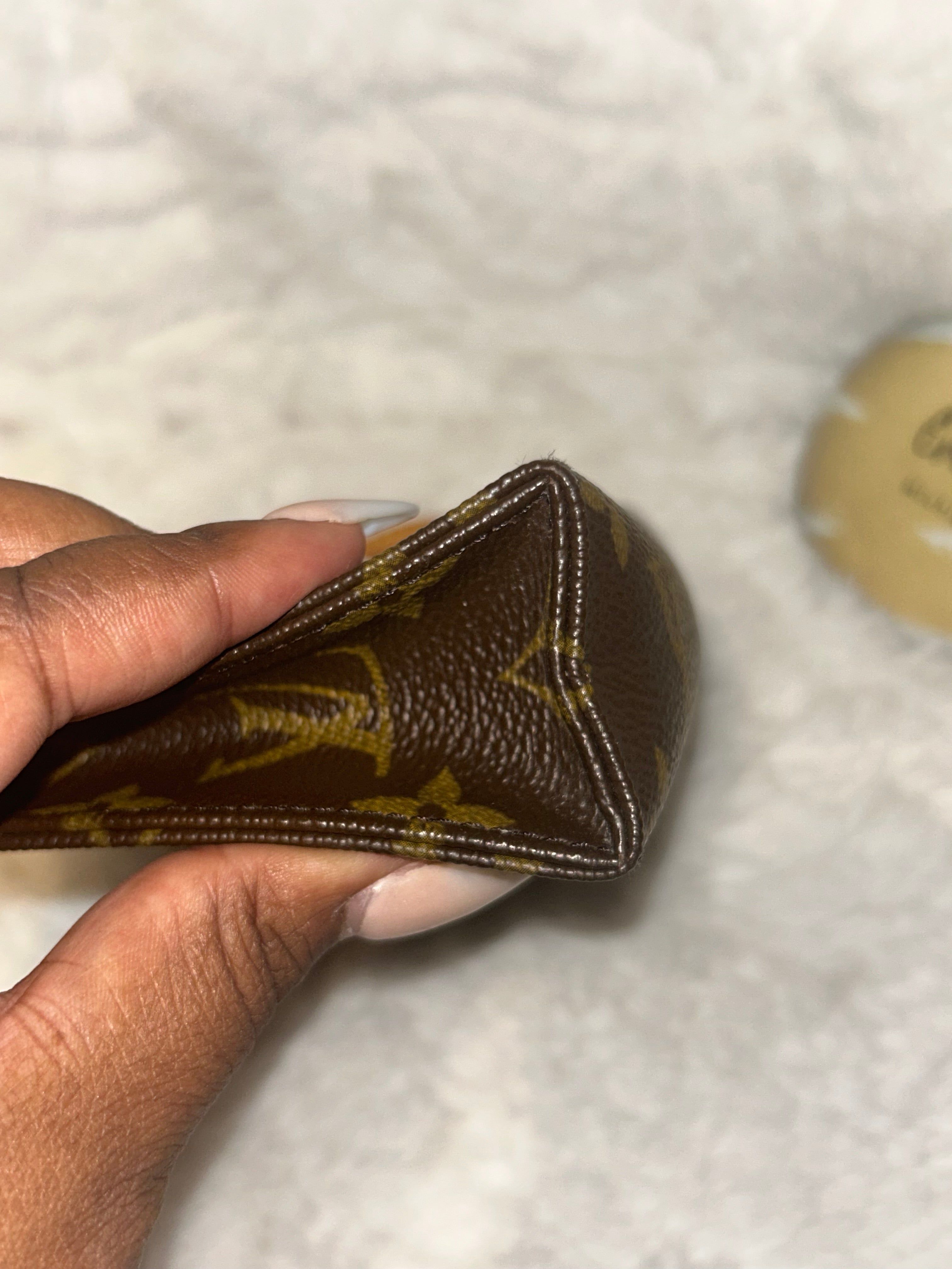 LV Toiletry 15