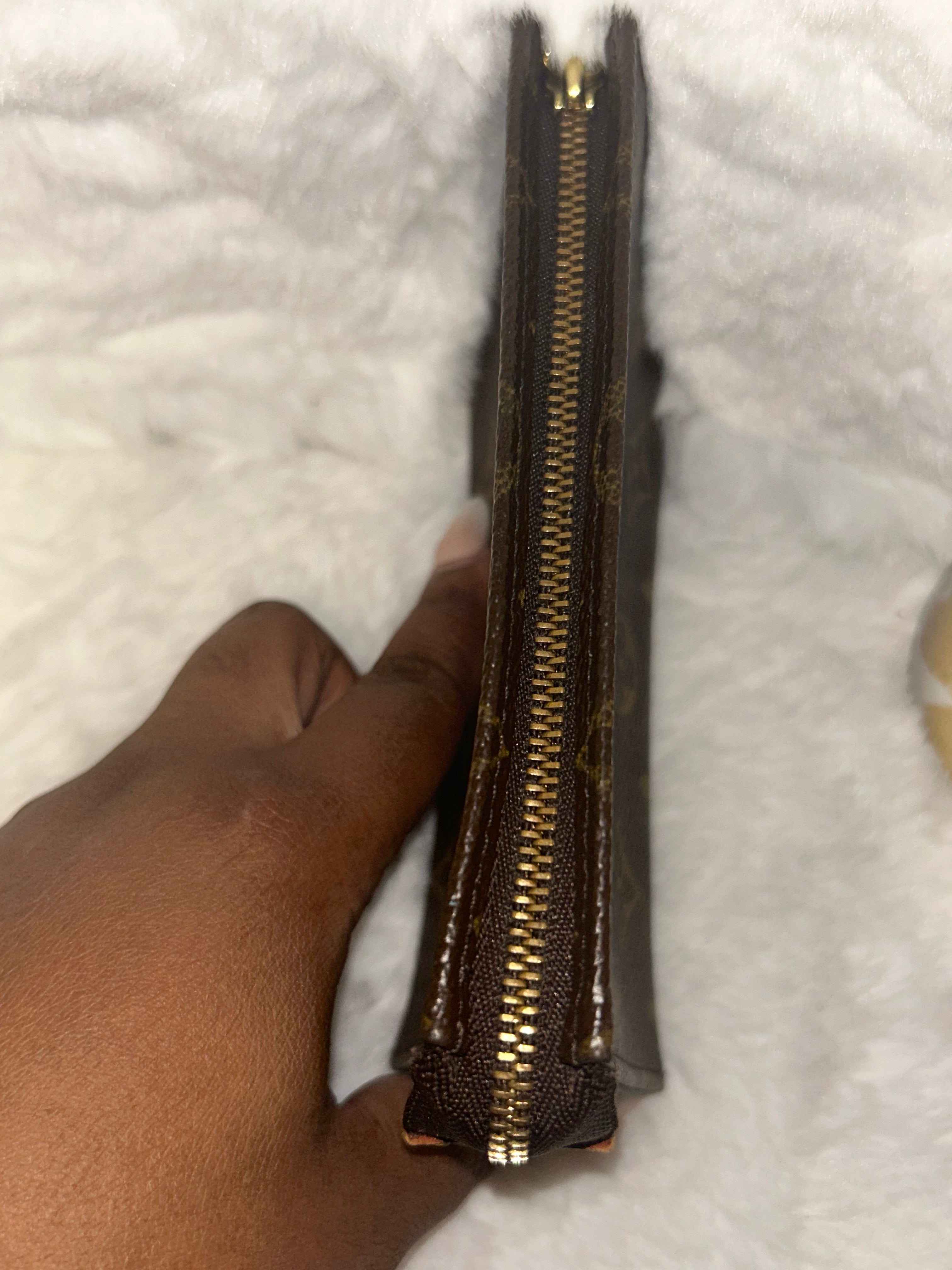 LV Toiletry 15