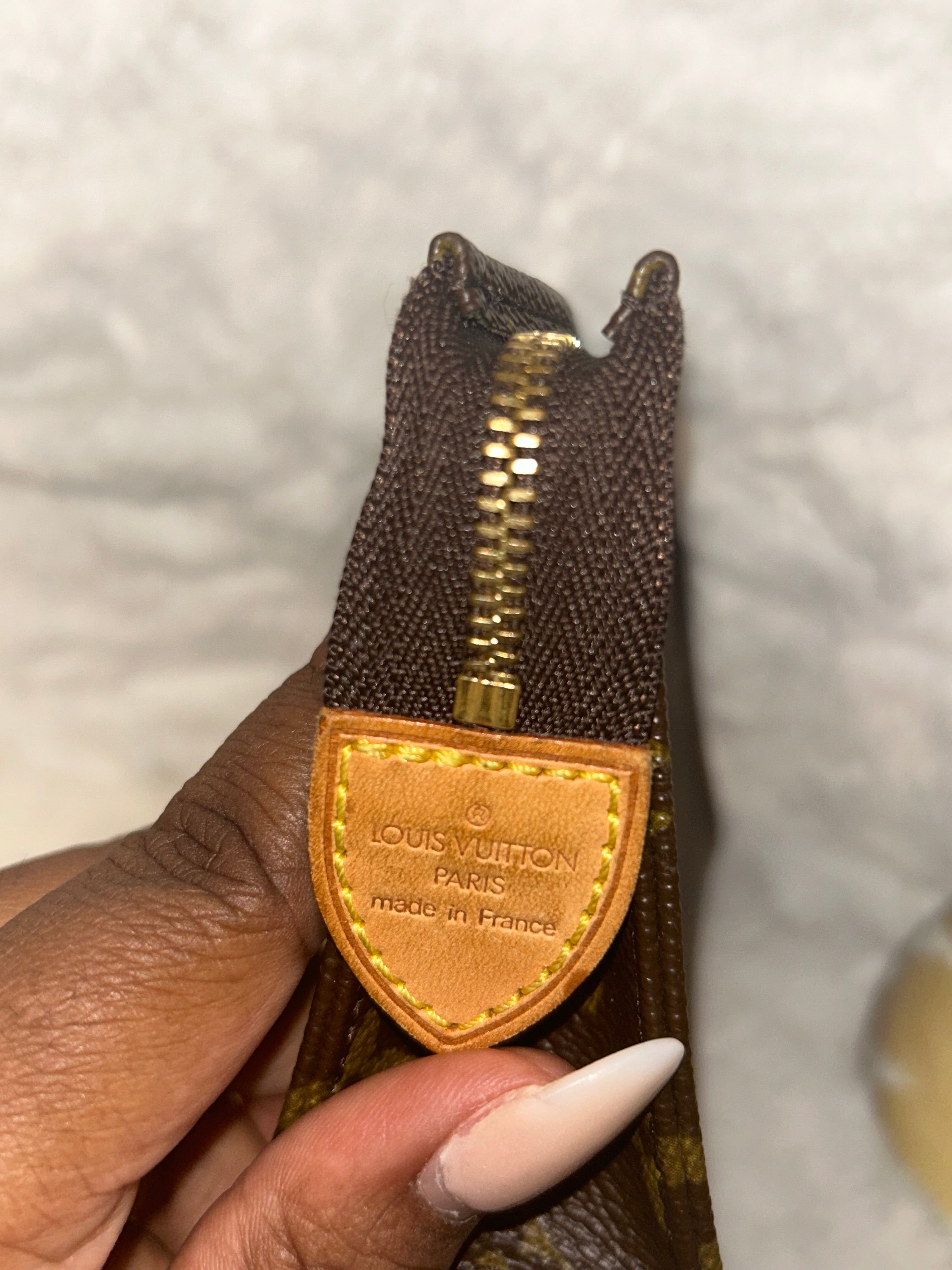 LV Toiletry 15