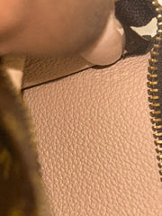 LV Toiletry 15