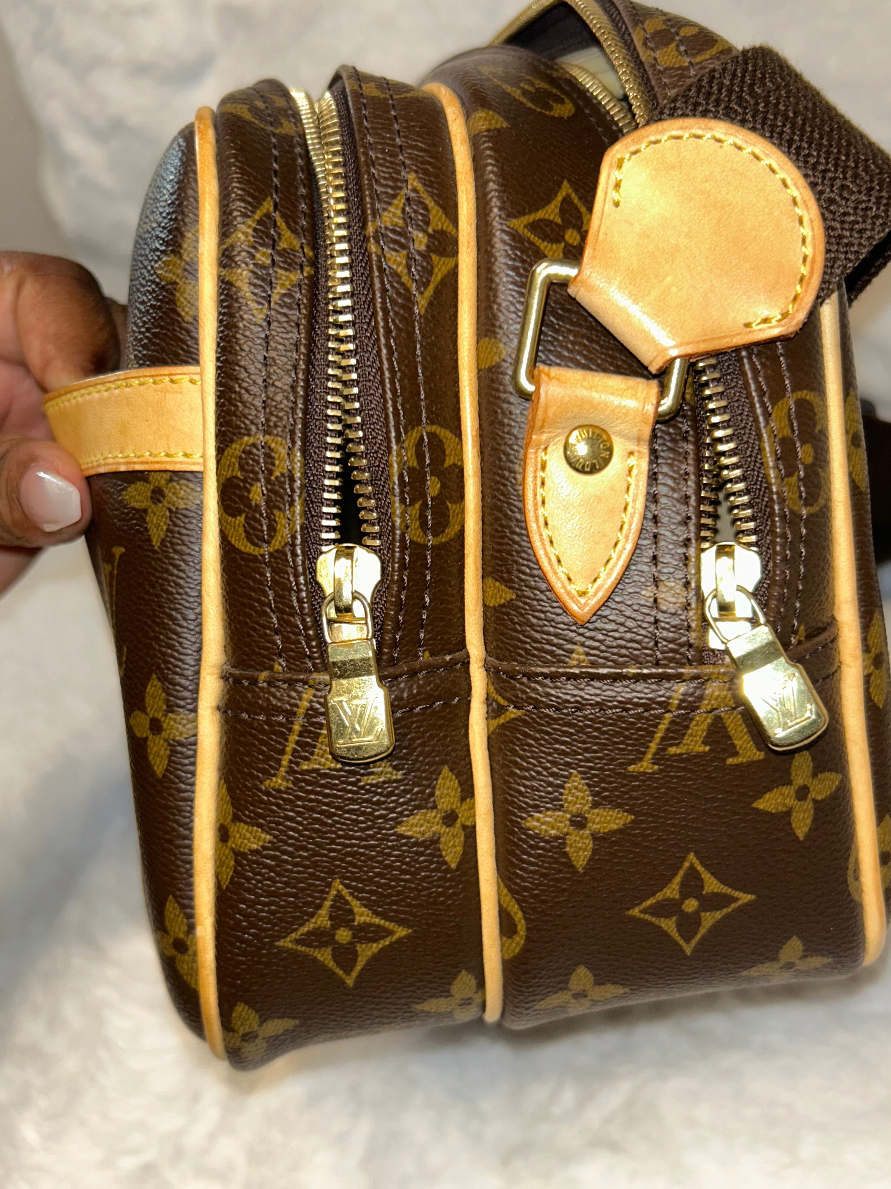 LV Monogram Reporter
