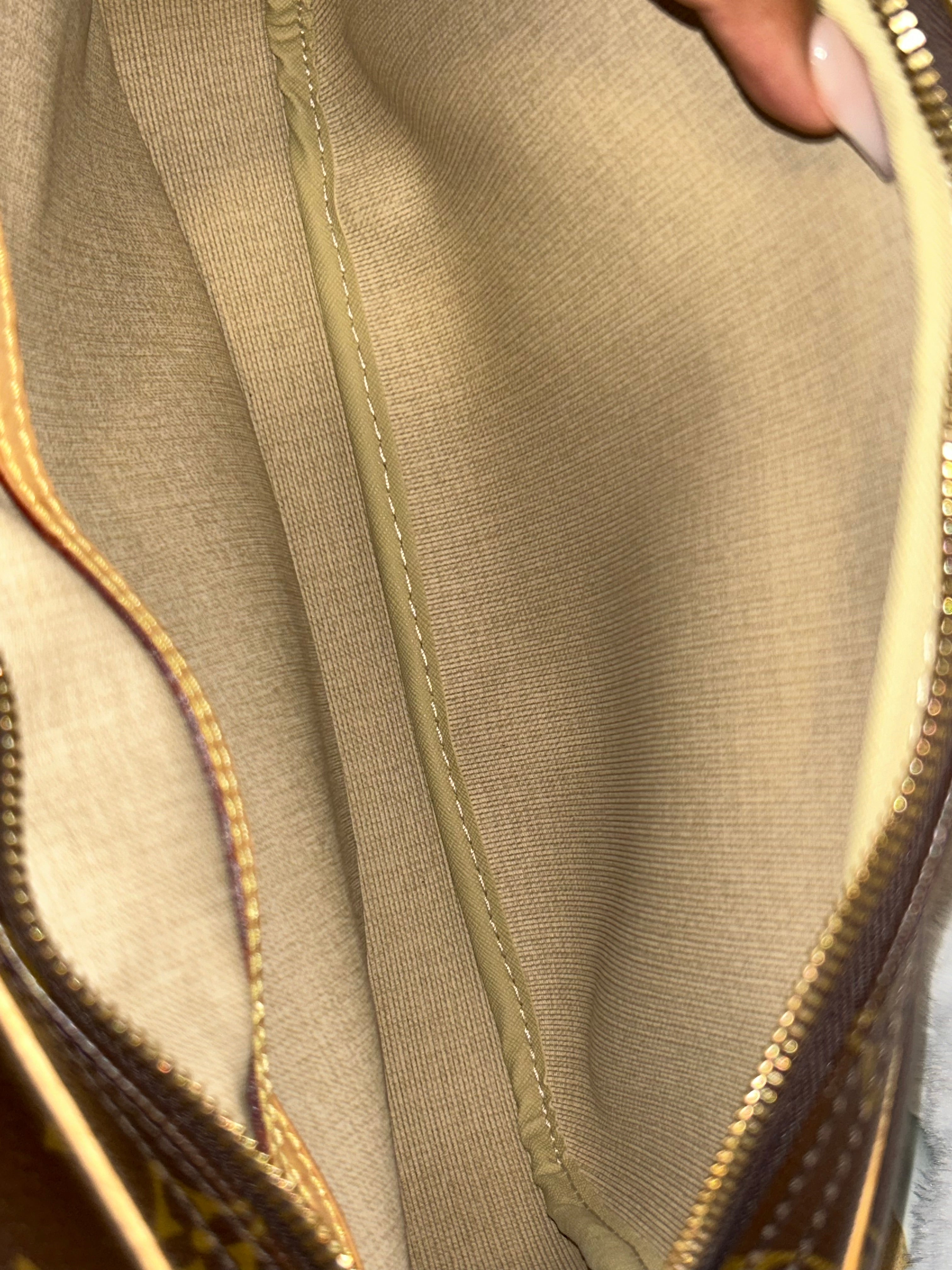 LV Monogram Reporter