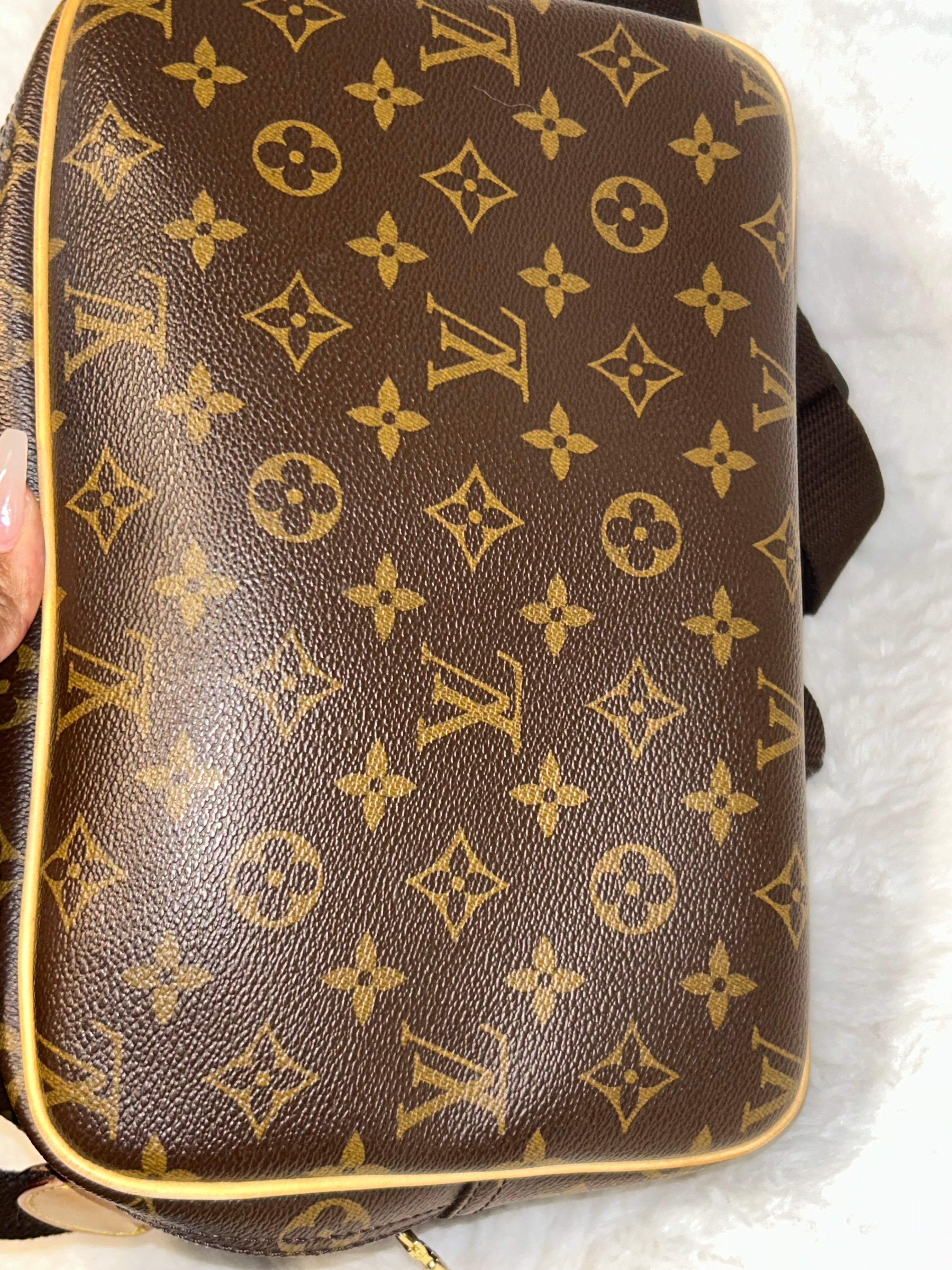 LV Monogram Reporter