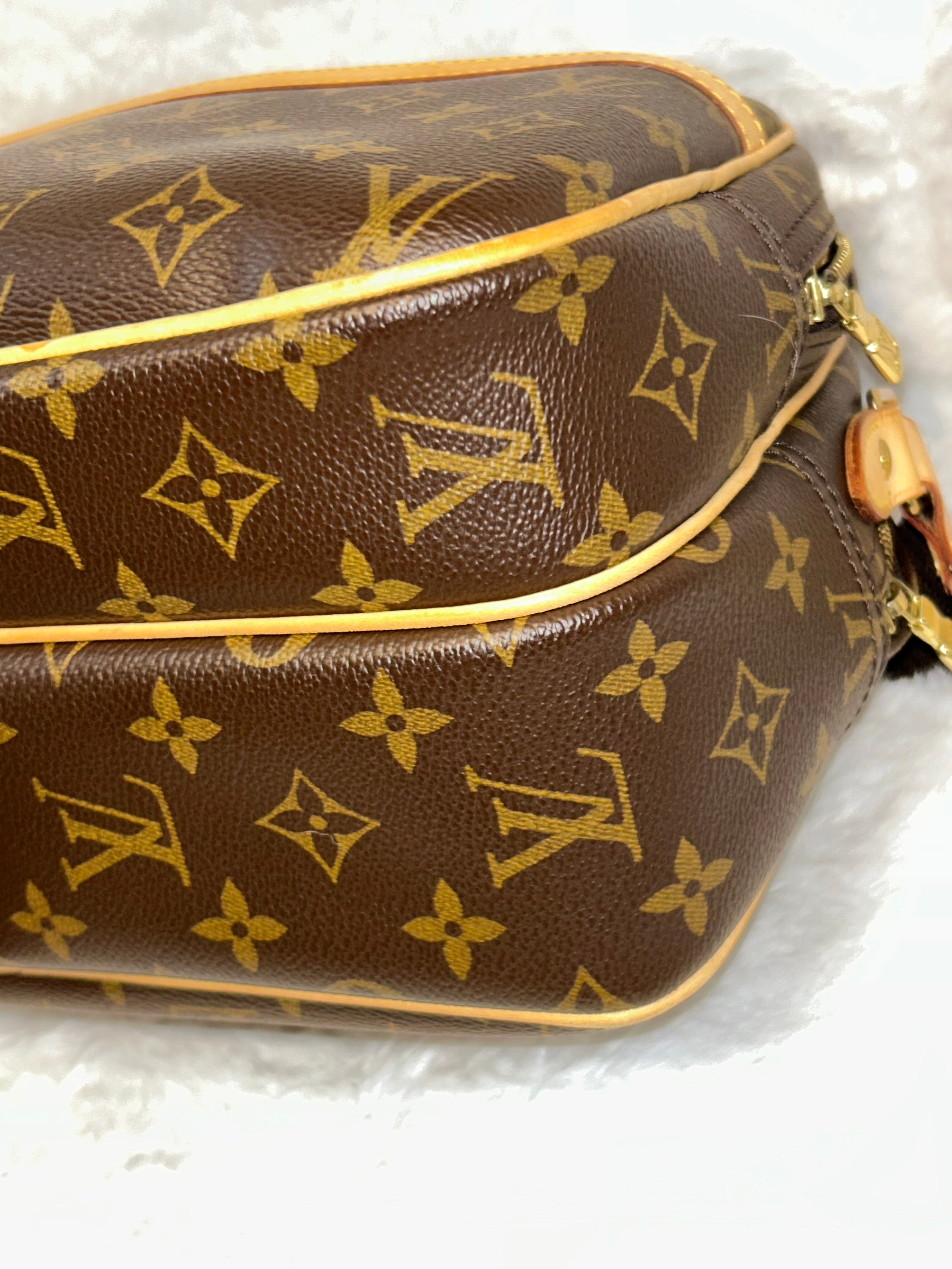 LV Monogram Reporter