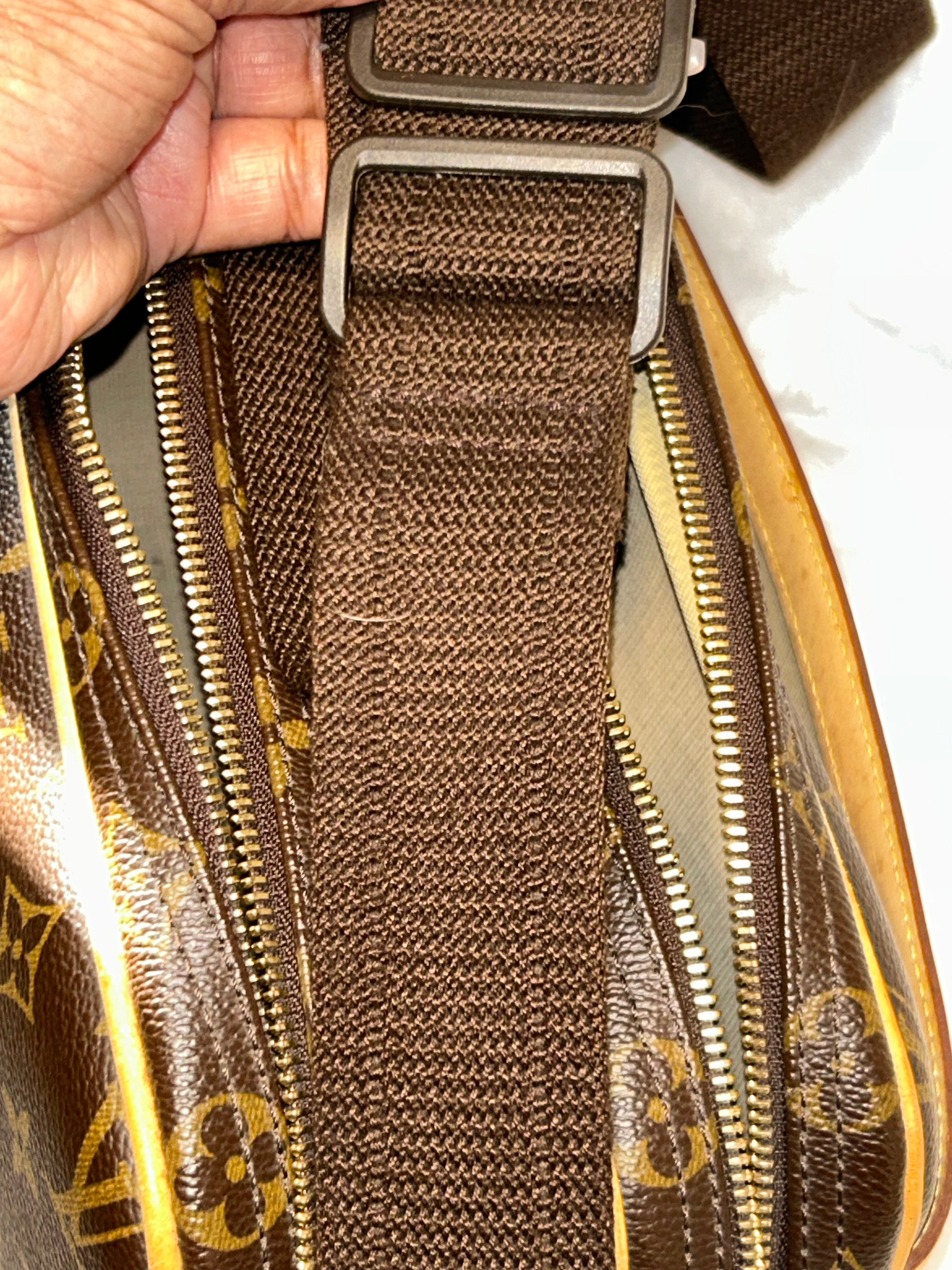 LV Monogram Reporter