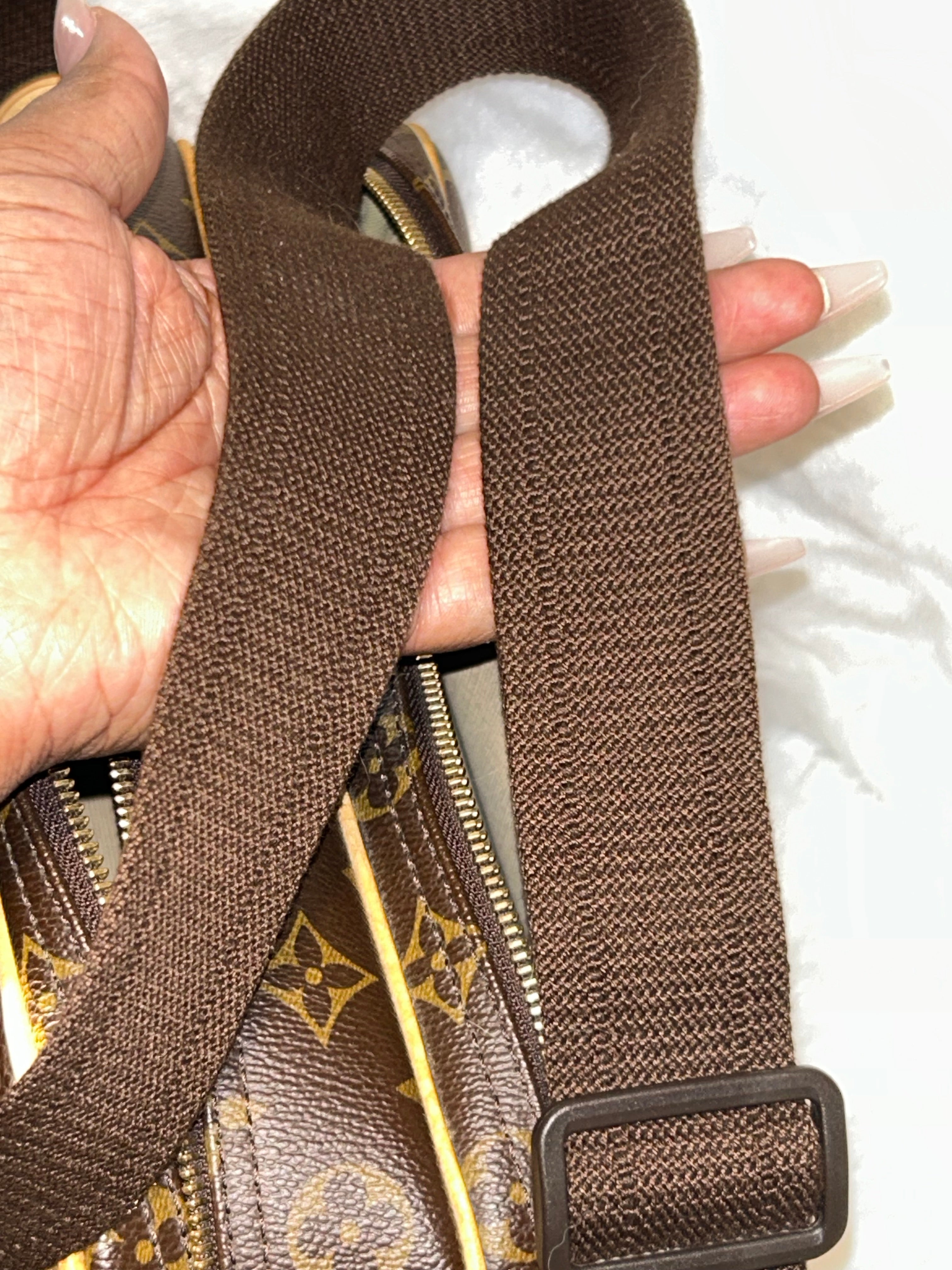 LV Monogram Reporter