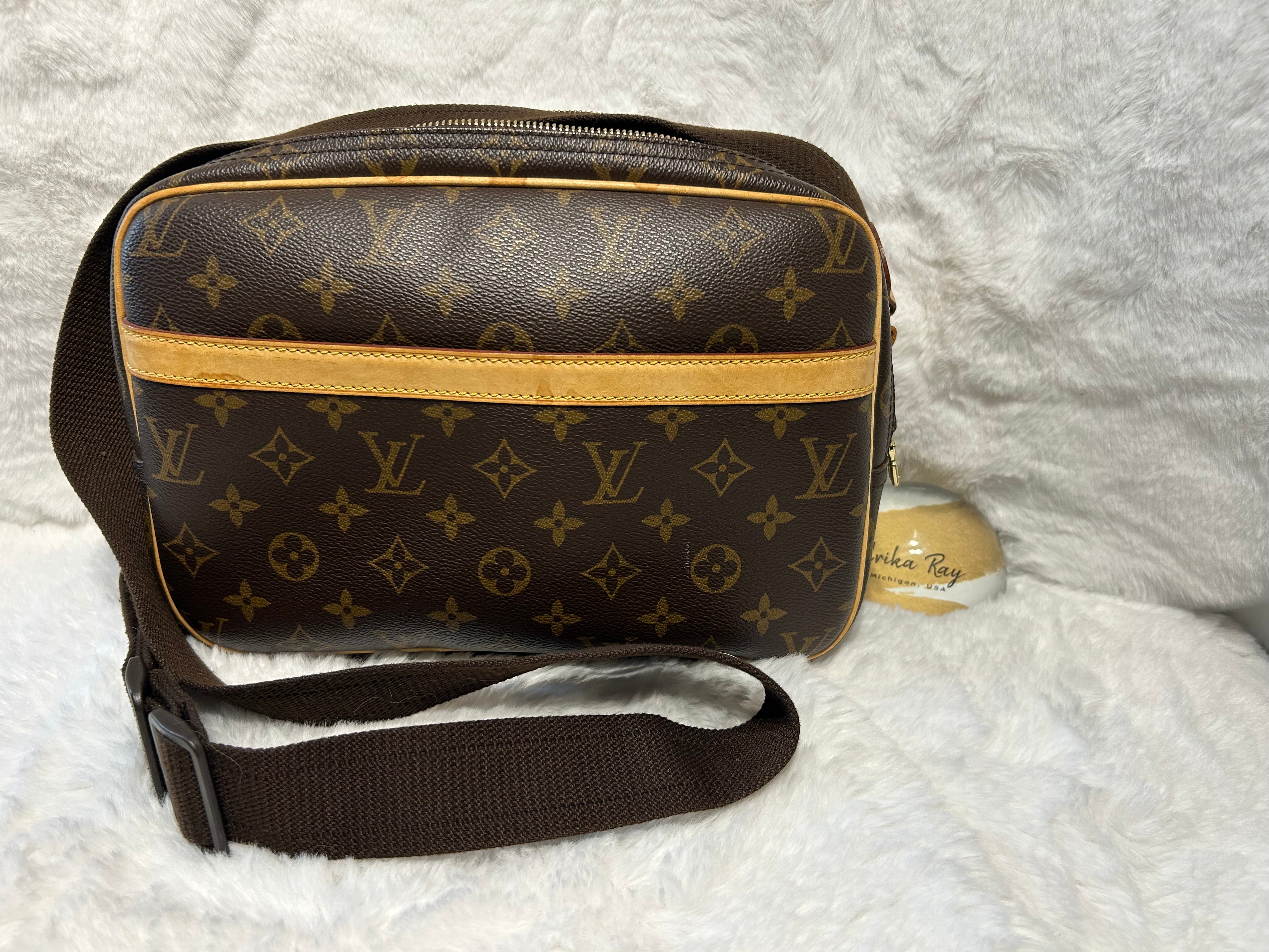 LV Monogram Reporter