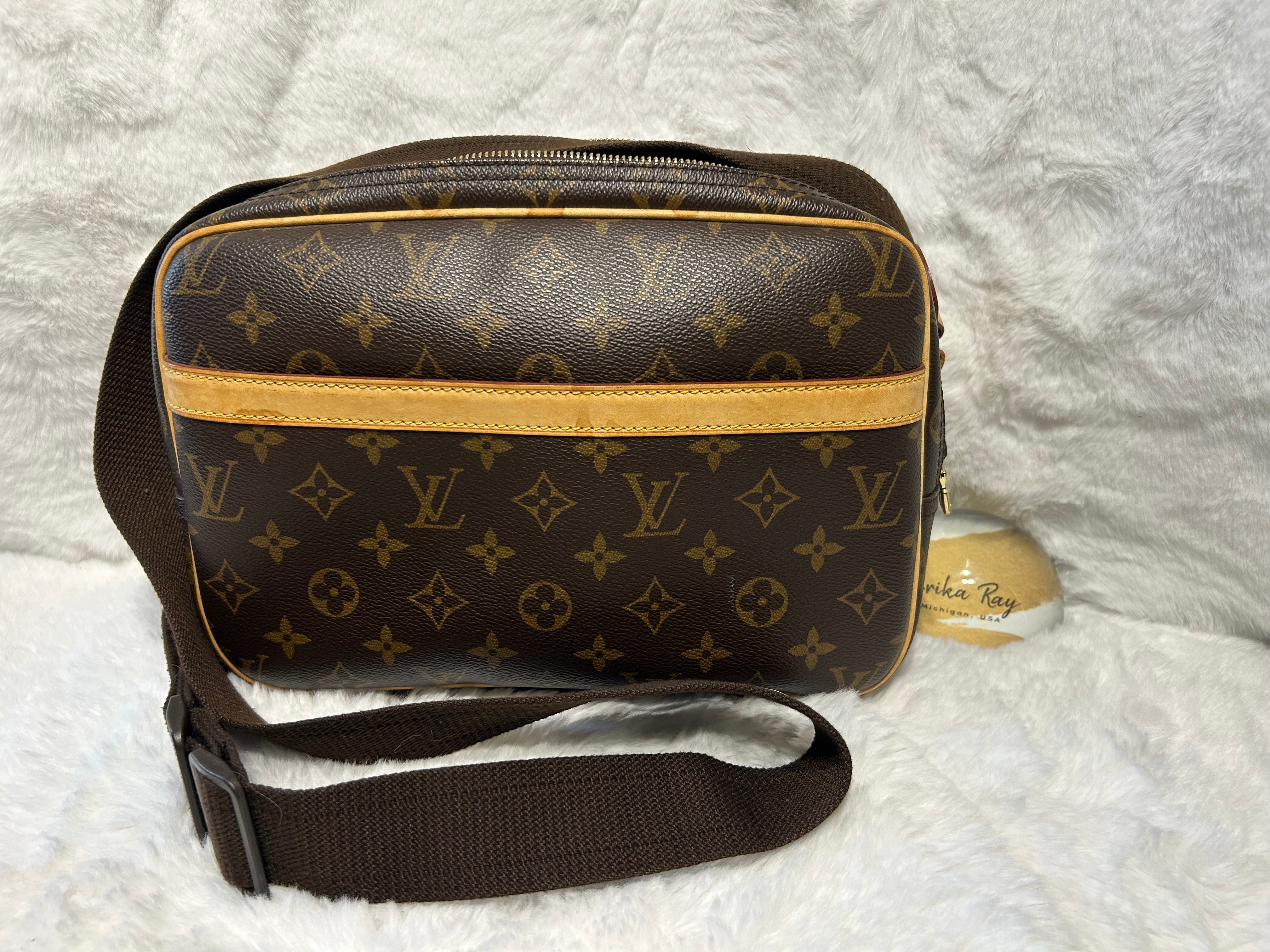 LV Monogram Reporter