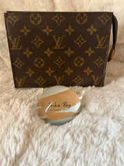 LV Monogram Toiletry 19