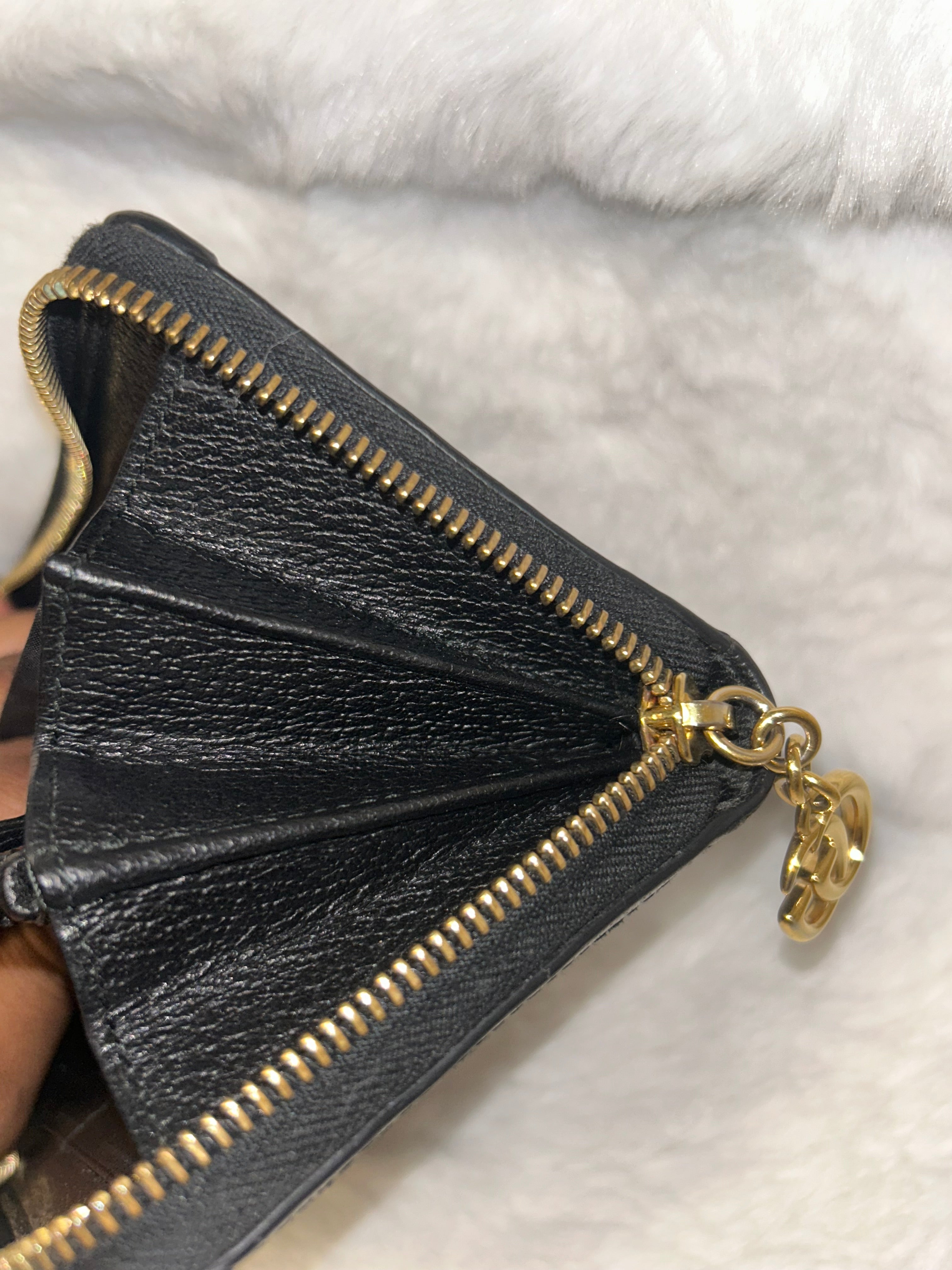 Gucci Black Zippy Long Wallet