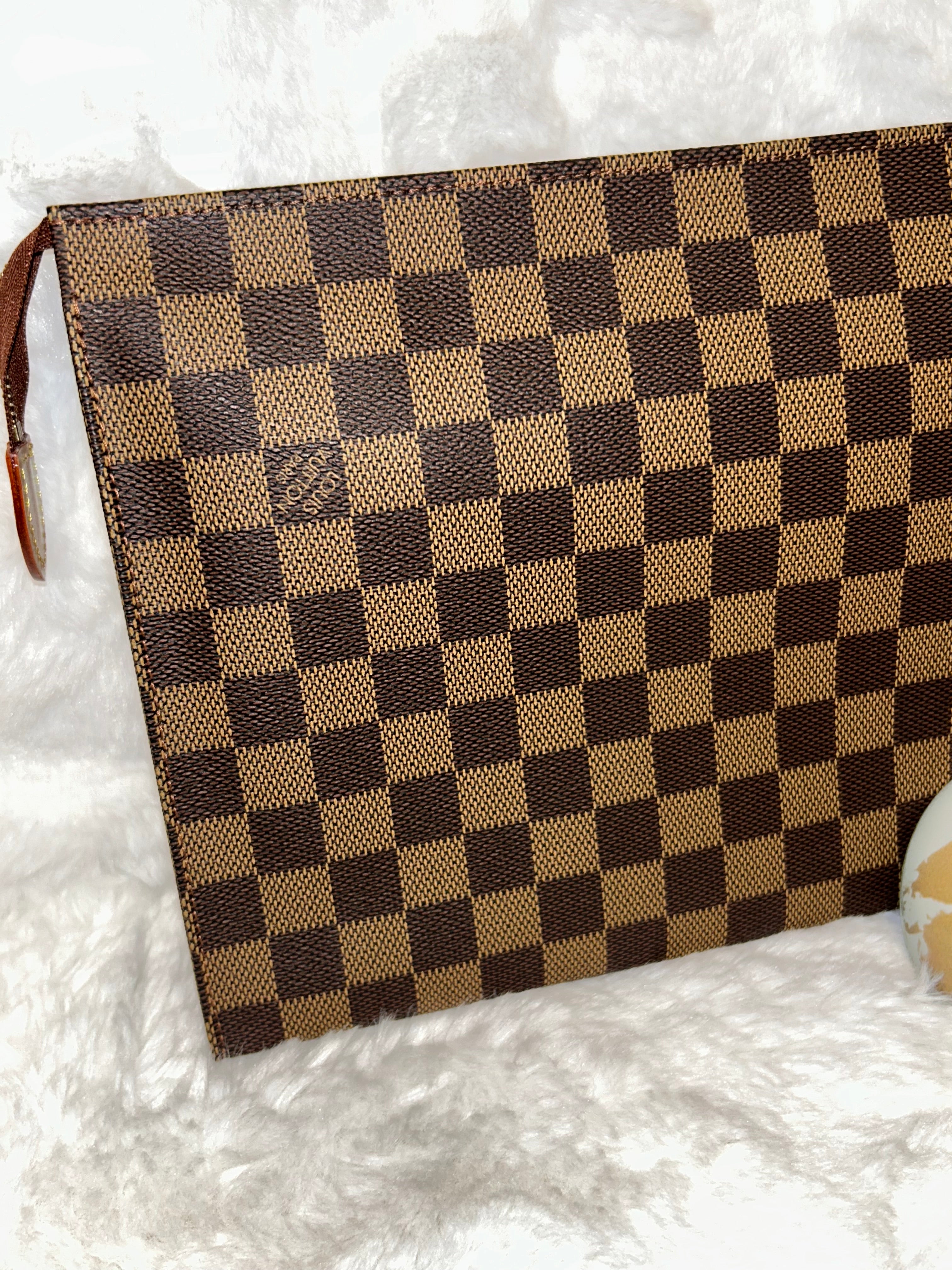 LV Damier Ebene Toiletry 26