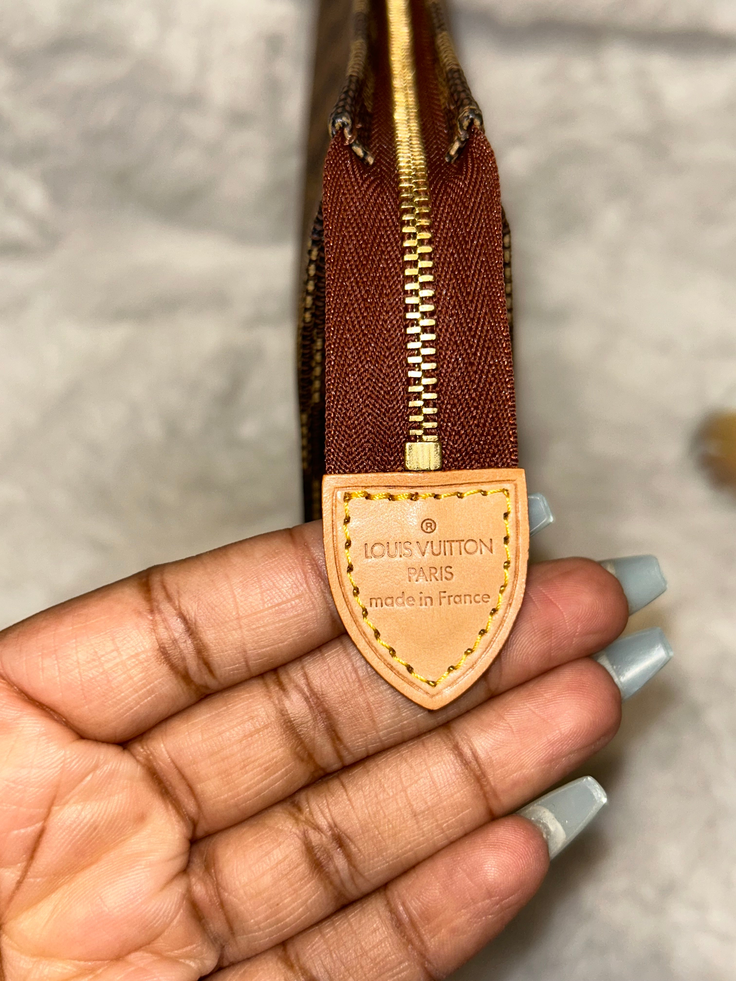 LV Damier Ebene Toiletry 26