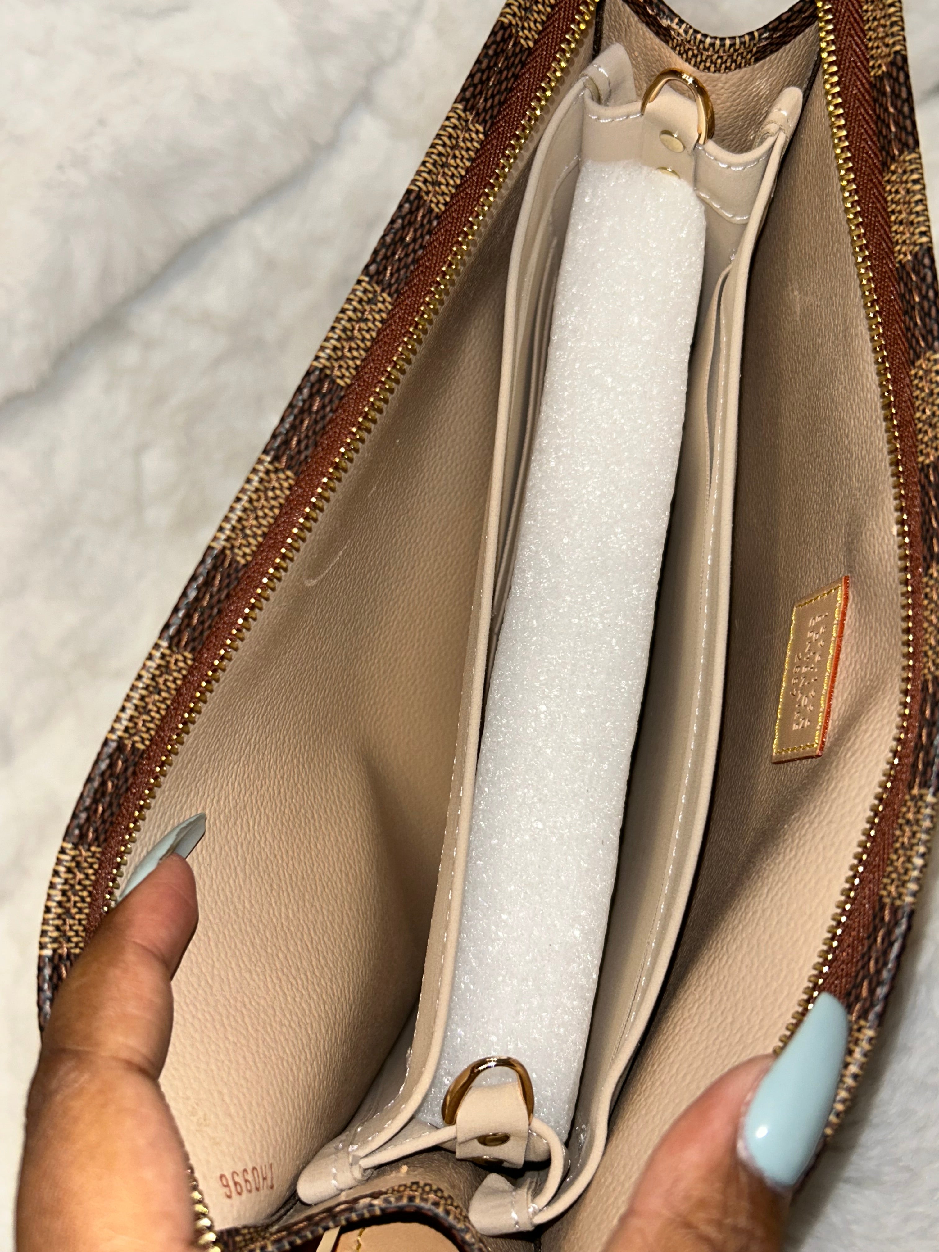 LV Damier Ebene Toiletry 26