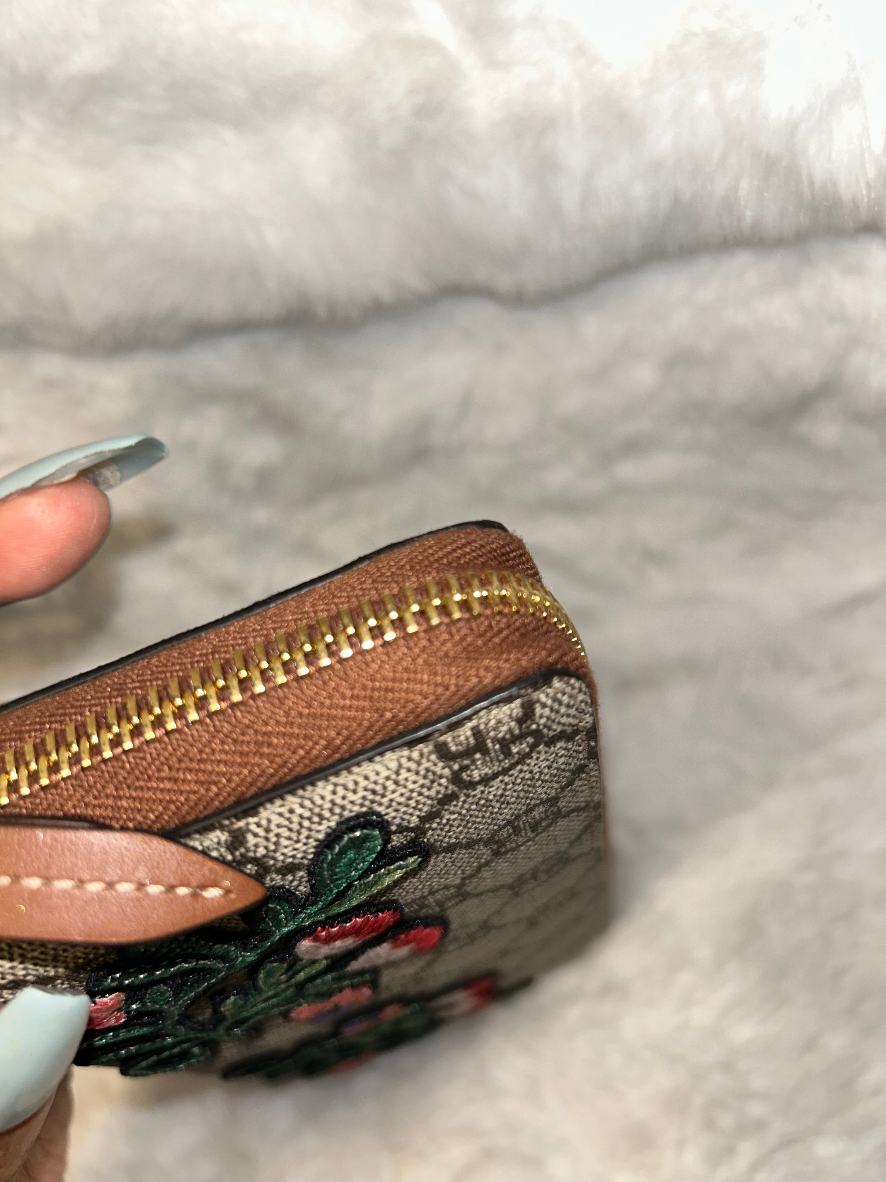 Gucci Supreme Floral Zippy Wallet