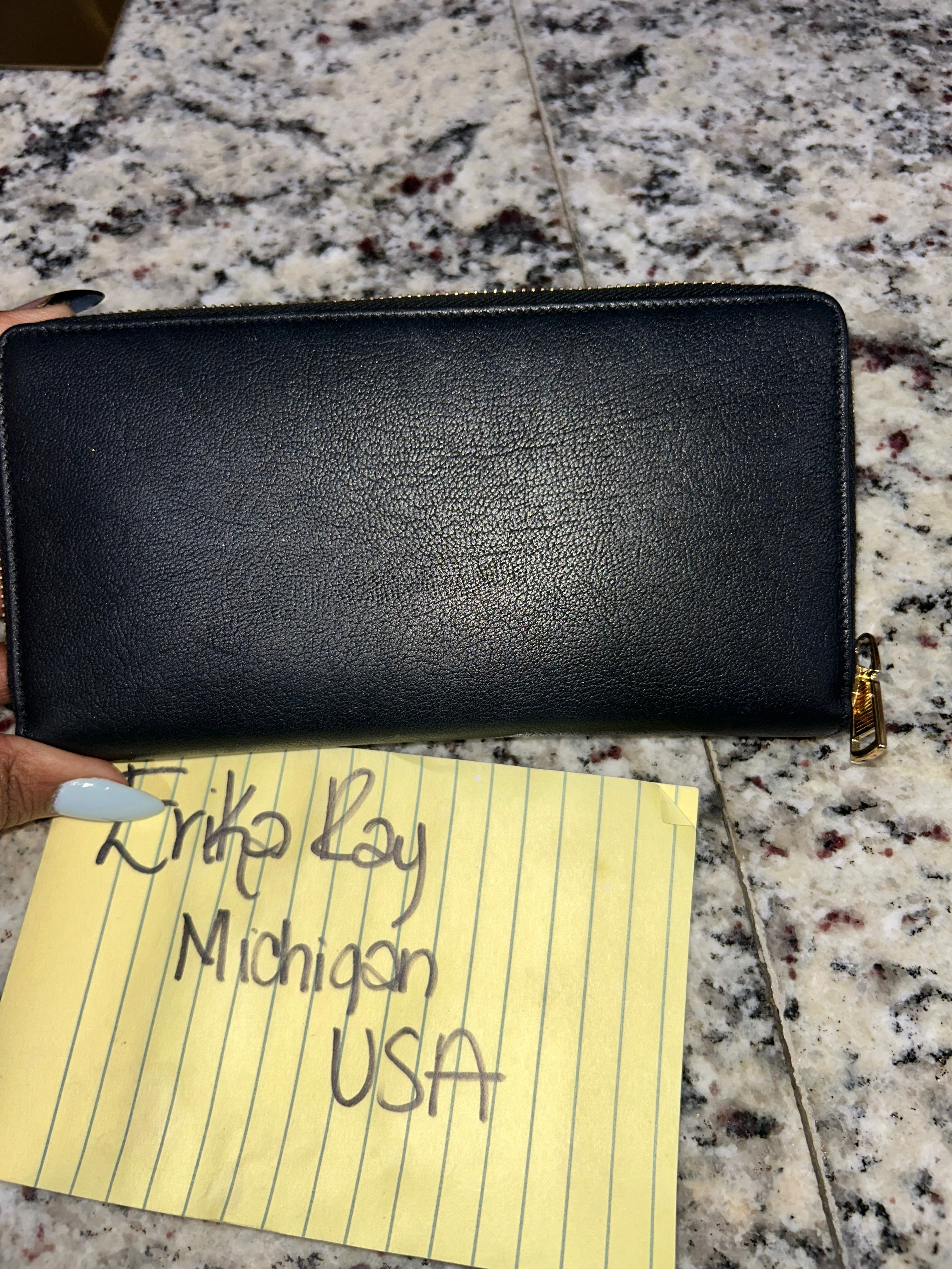 YSL Black OTL Portefeuille Zippy Wallet