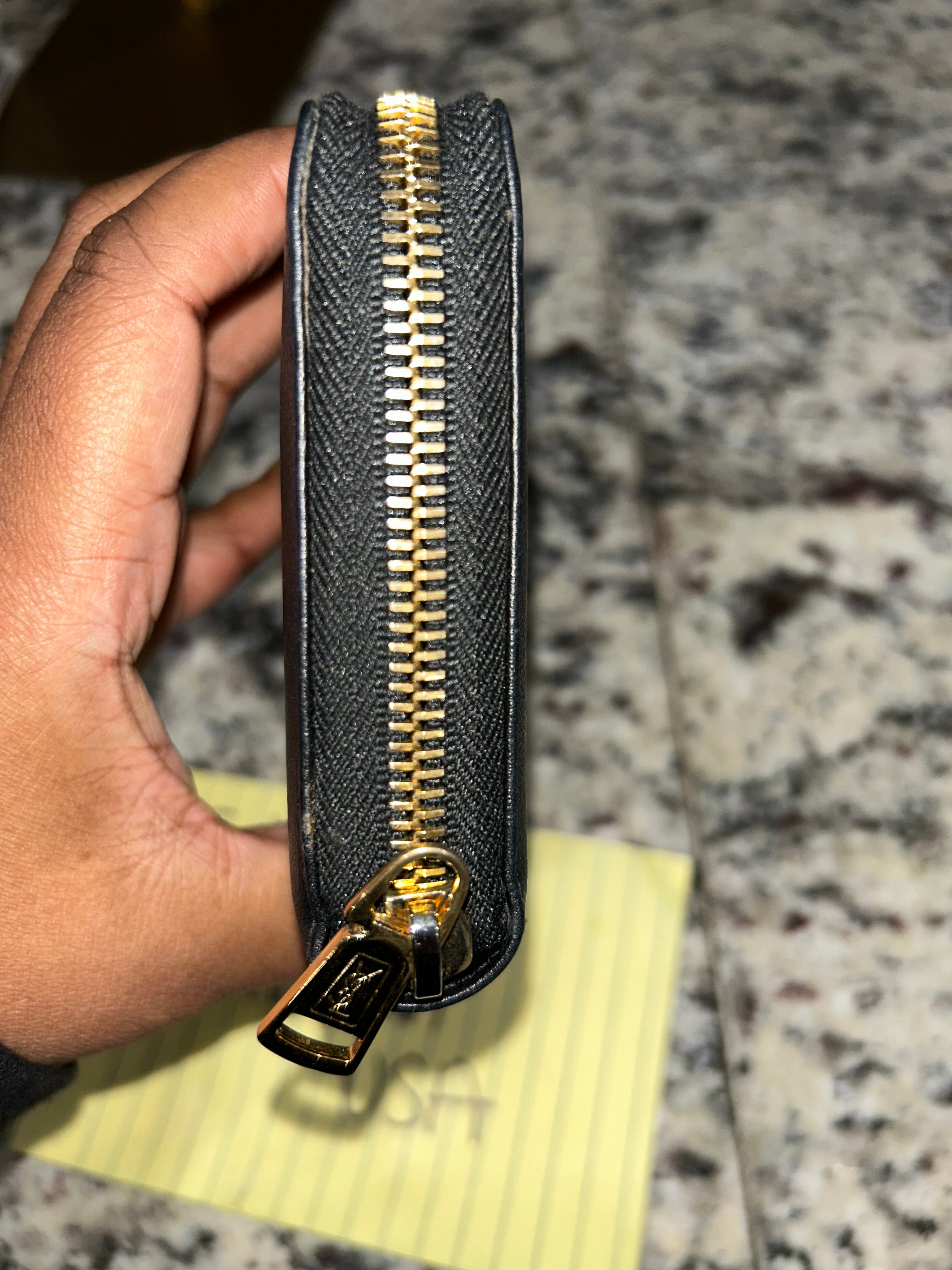 YSL Black OTL Portefeuille Zippy Wallet