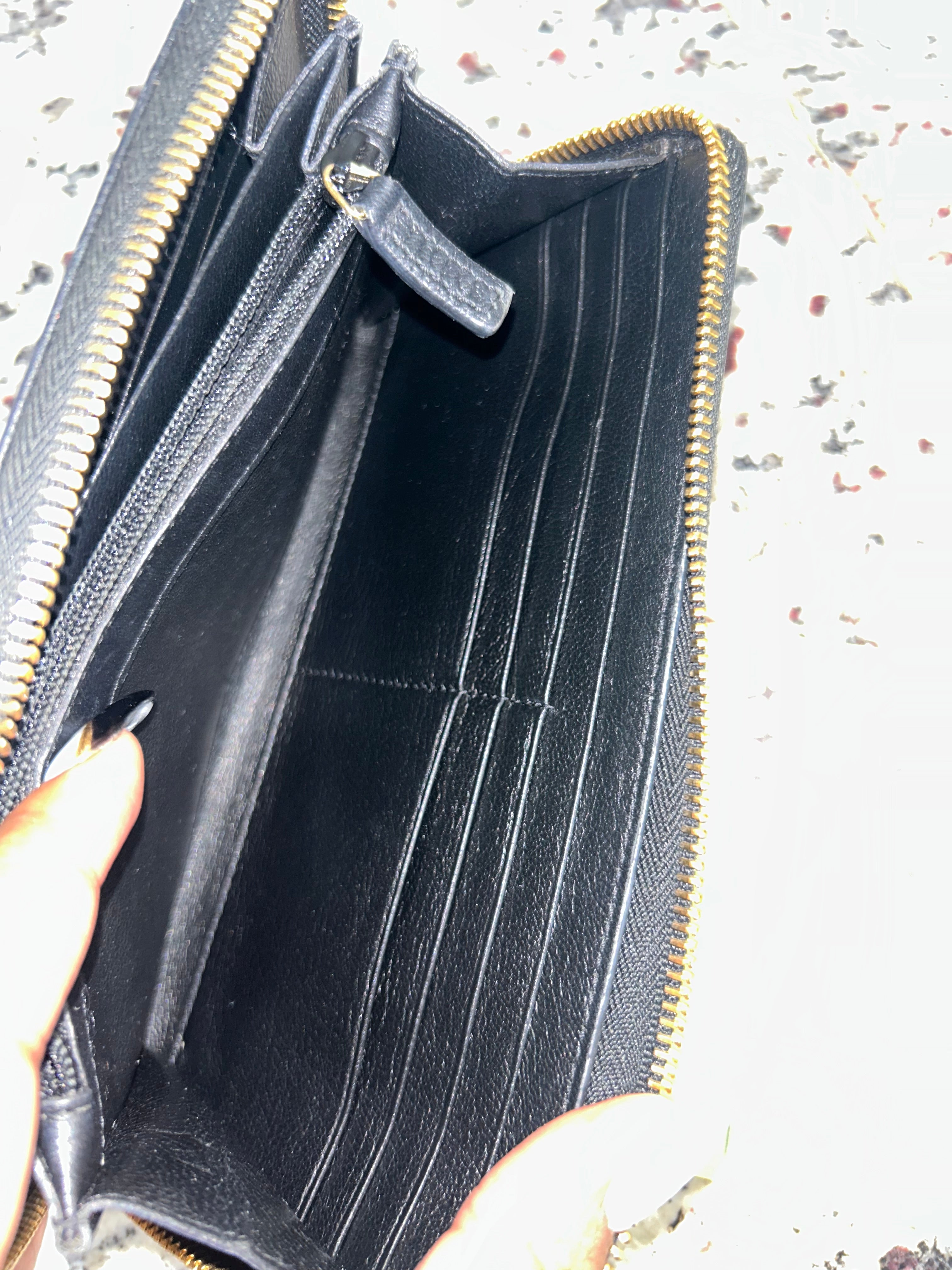 YSL Black OTL Portefeuille Zippy Wallet