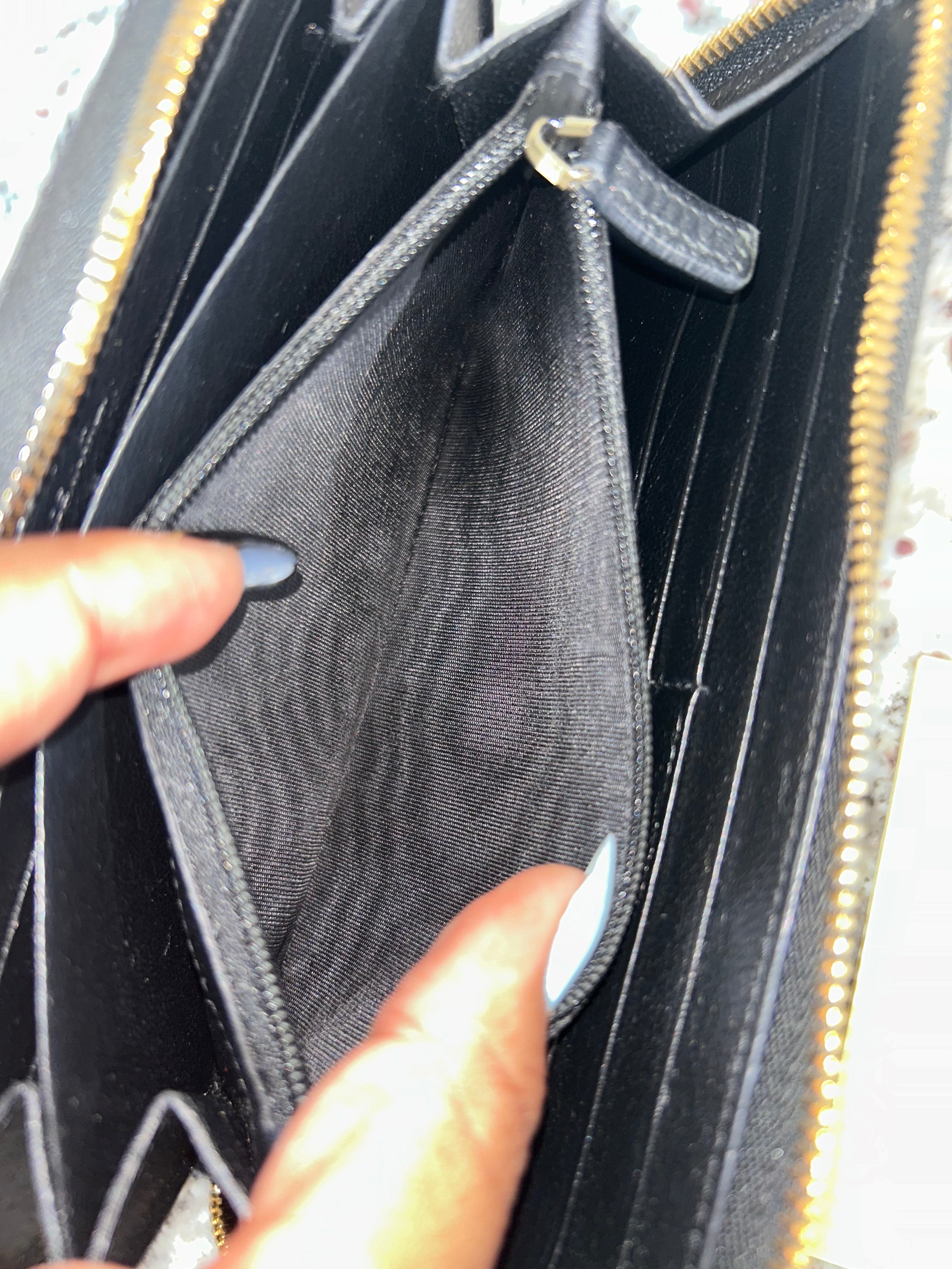 YSL Black OTL Portefeuille Zippy Wallet