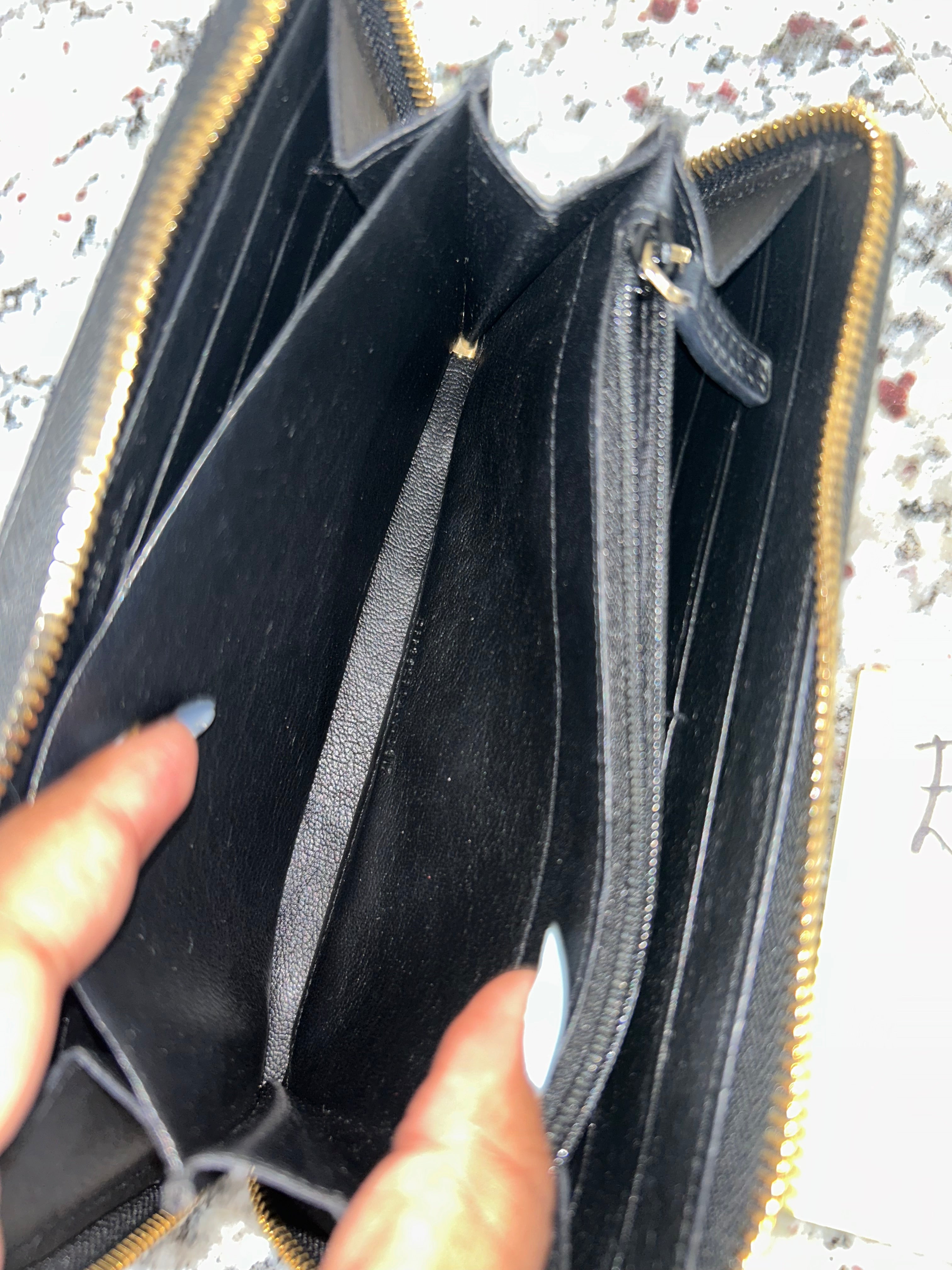 YSL Black OTL Portefeuille Zippy Wallet