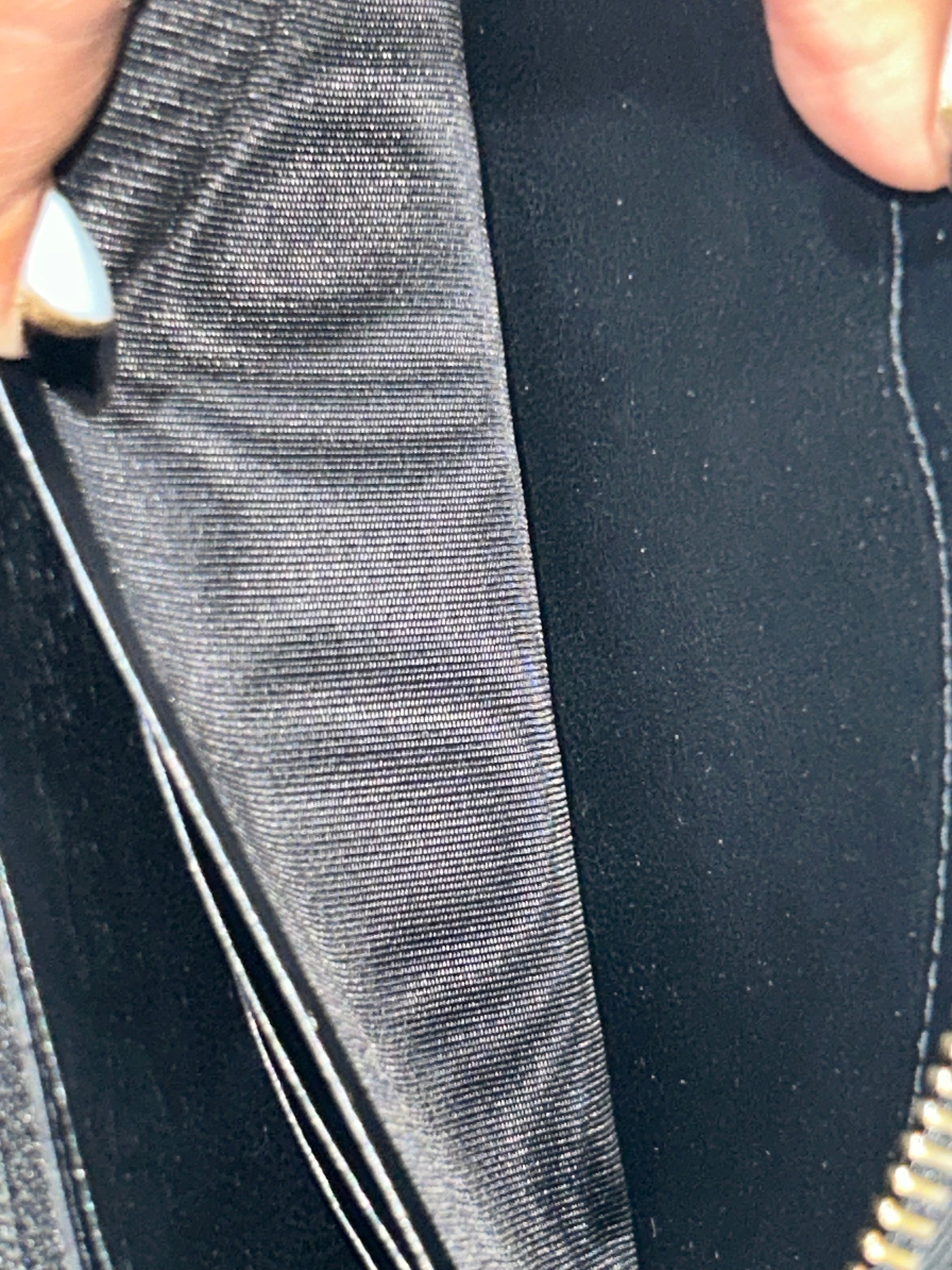 YSL Black OTL Portefeuille Zippy Wallet