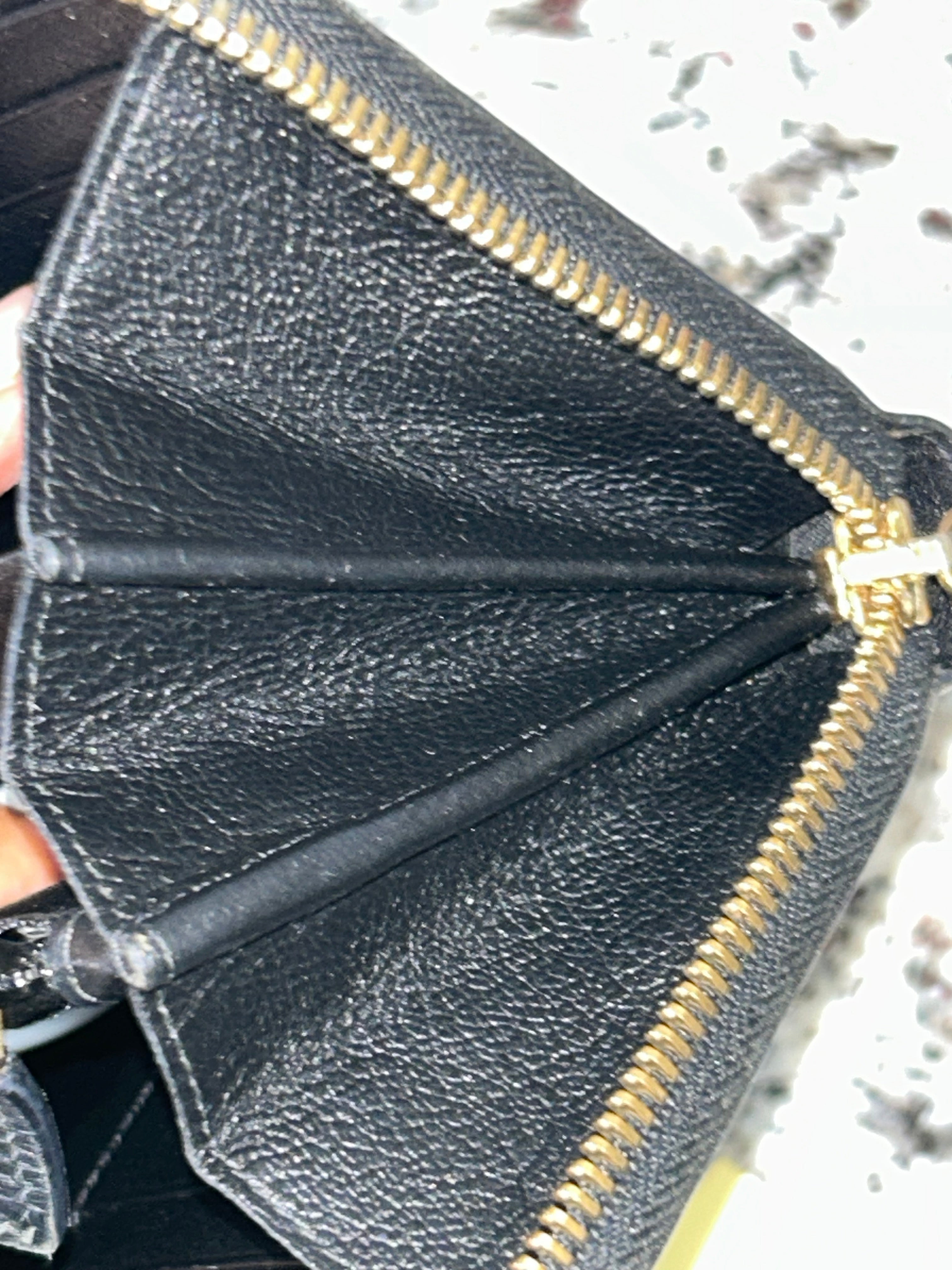YSL Black OTL Portefeuille Zippy Wallet